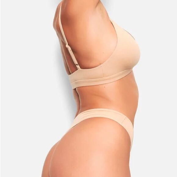 SKIMS Triangle Bralette Soft Bra Top - Picture 1 of 6